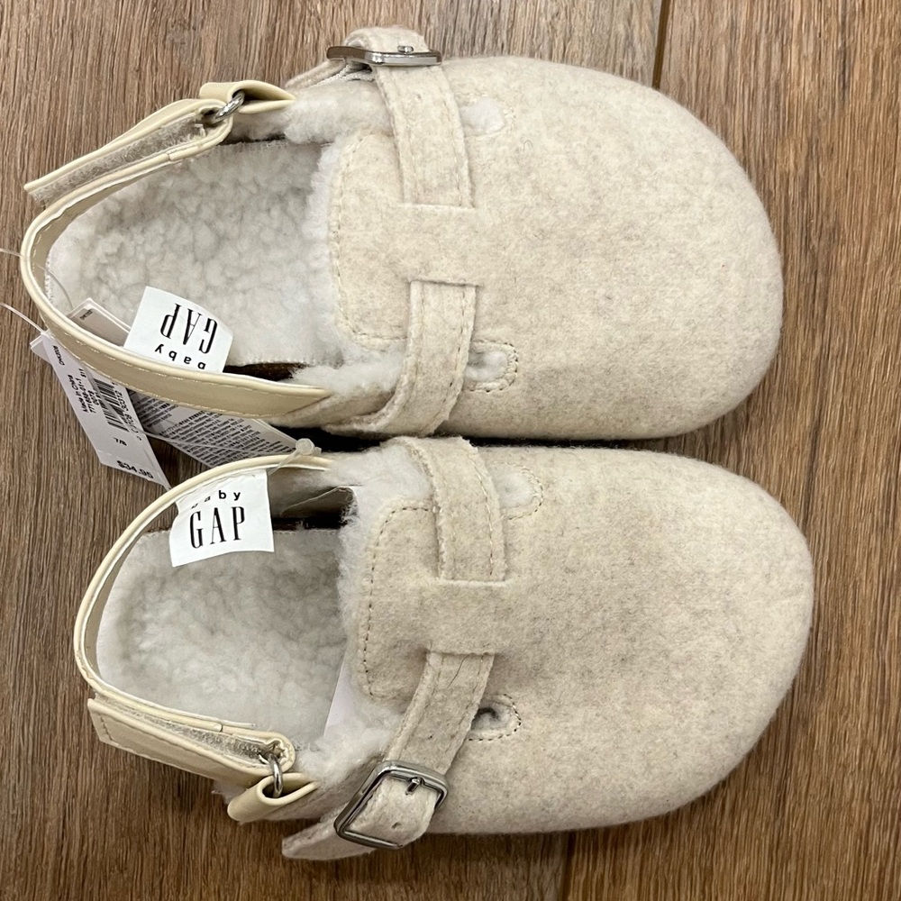 Gap Sherpa Kid Clogs size 7 size 8 NWT tan fuzzy fall